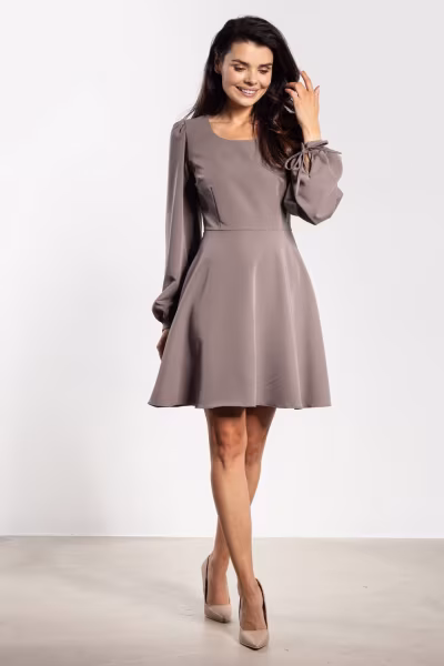 Sukienka Model A741 Taupe - awama — zdjęcie 2